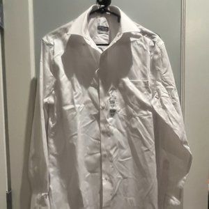 NWT Van Heusen Dress Shirt, Reg fit 32/33